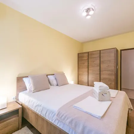 Central One Bedroom Divine וארנה